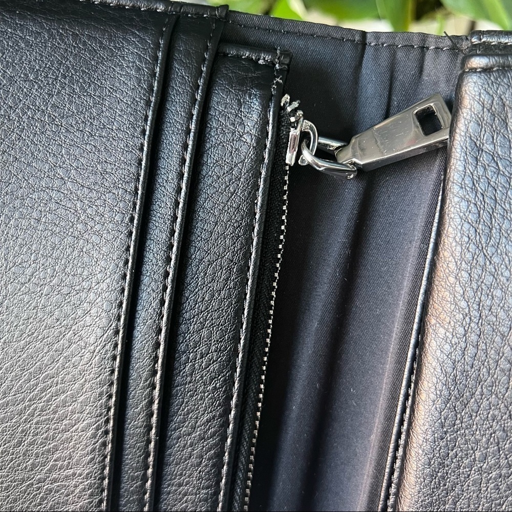 International Concepts Bifold Wallet - Picture 10 of 13